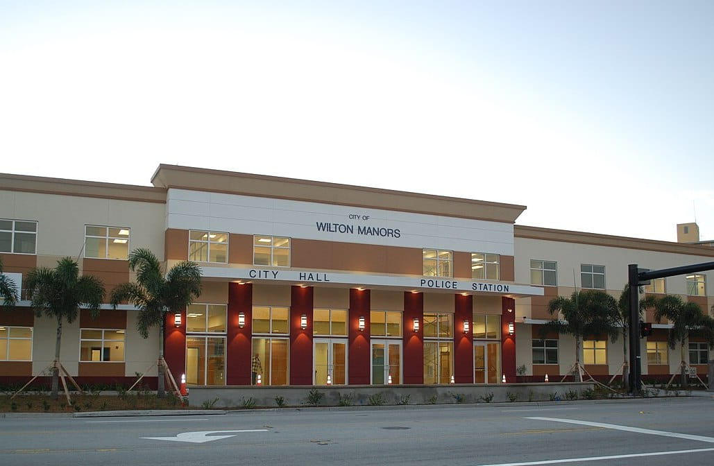 wilton-manors-laundry-pickup-delivery-wash-fold-1 wilton-manors-laundry-pickup-delivery-wash-fold-1